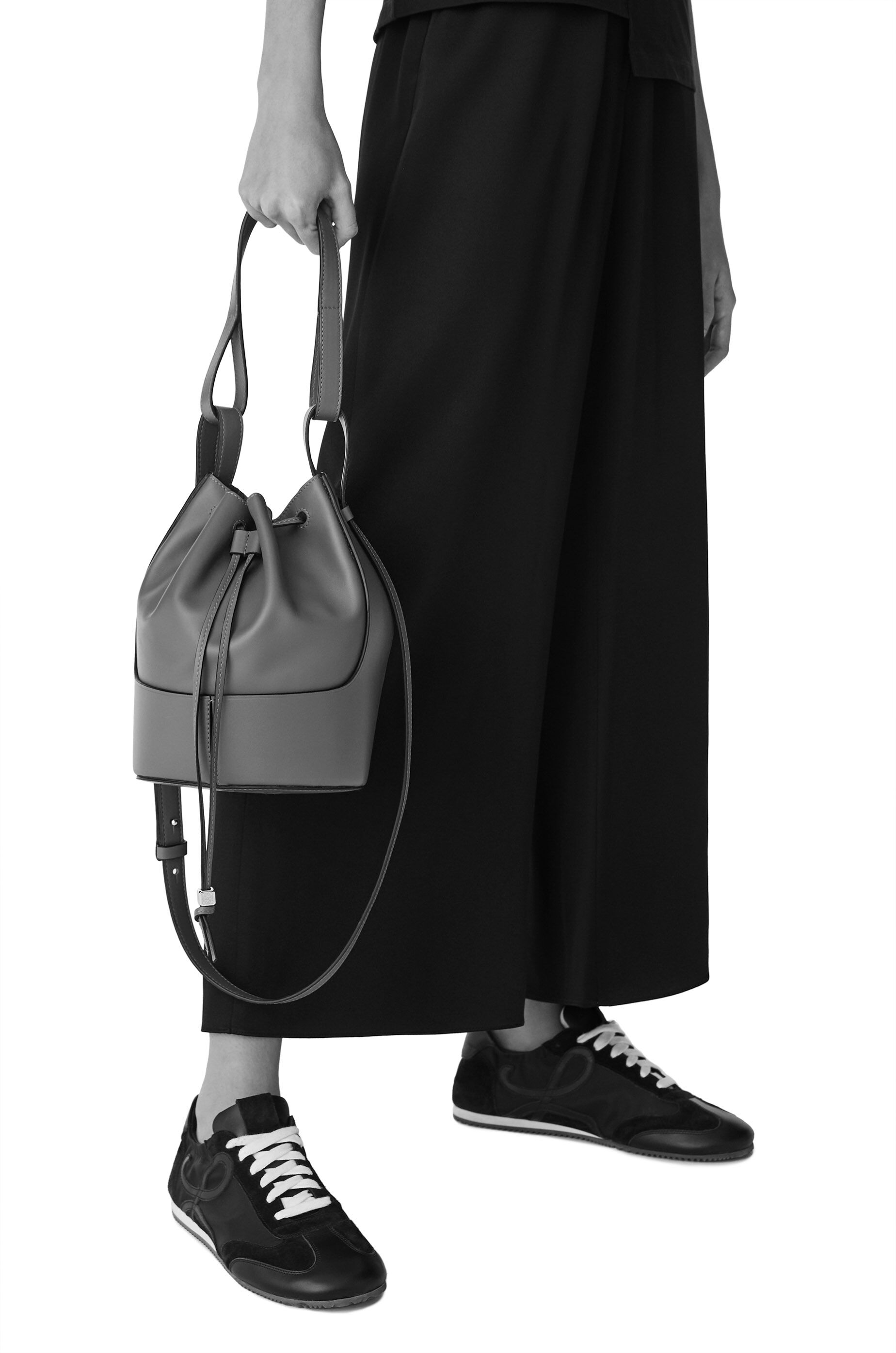 Bolso Balloon pequeño en piel de ternera con jacqaurd de Anagrama  Ecru/Blanco Suave - LOEWE