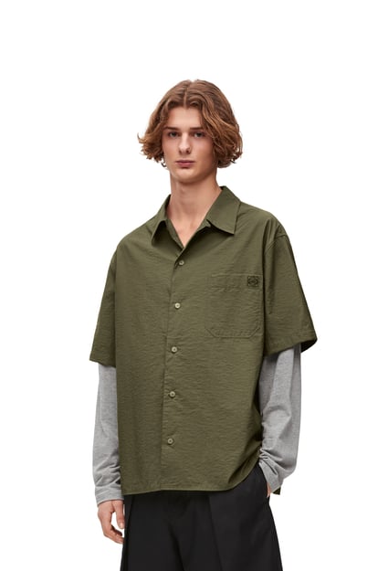 LOEWE Camisa trompe l'oeil en mezcla de algodón Verde Kaki/Gris plp_rd