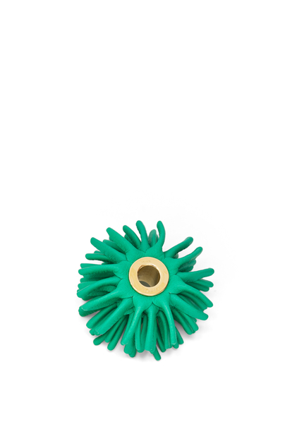 LOEWE Small flower charm in calfskin and brass Jungle Green plp_rd