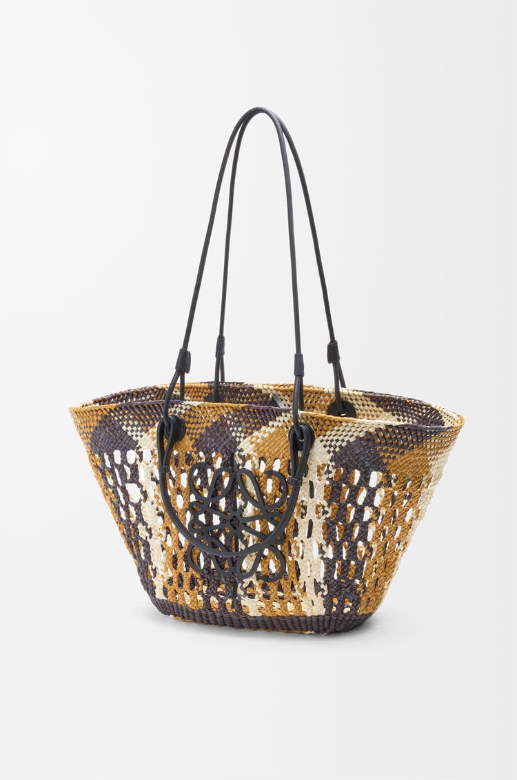 LOEWE Bolso capazo Anagram mediano en palma de iraca y piel de ternera Chocolate/Ocre