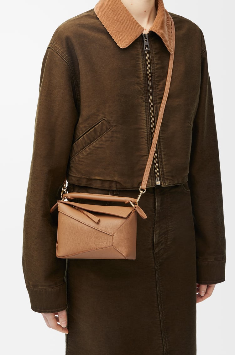 LOEWE Bolso Puzzle mini en piel de ternera Toffee