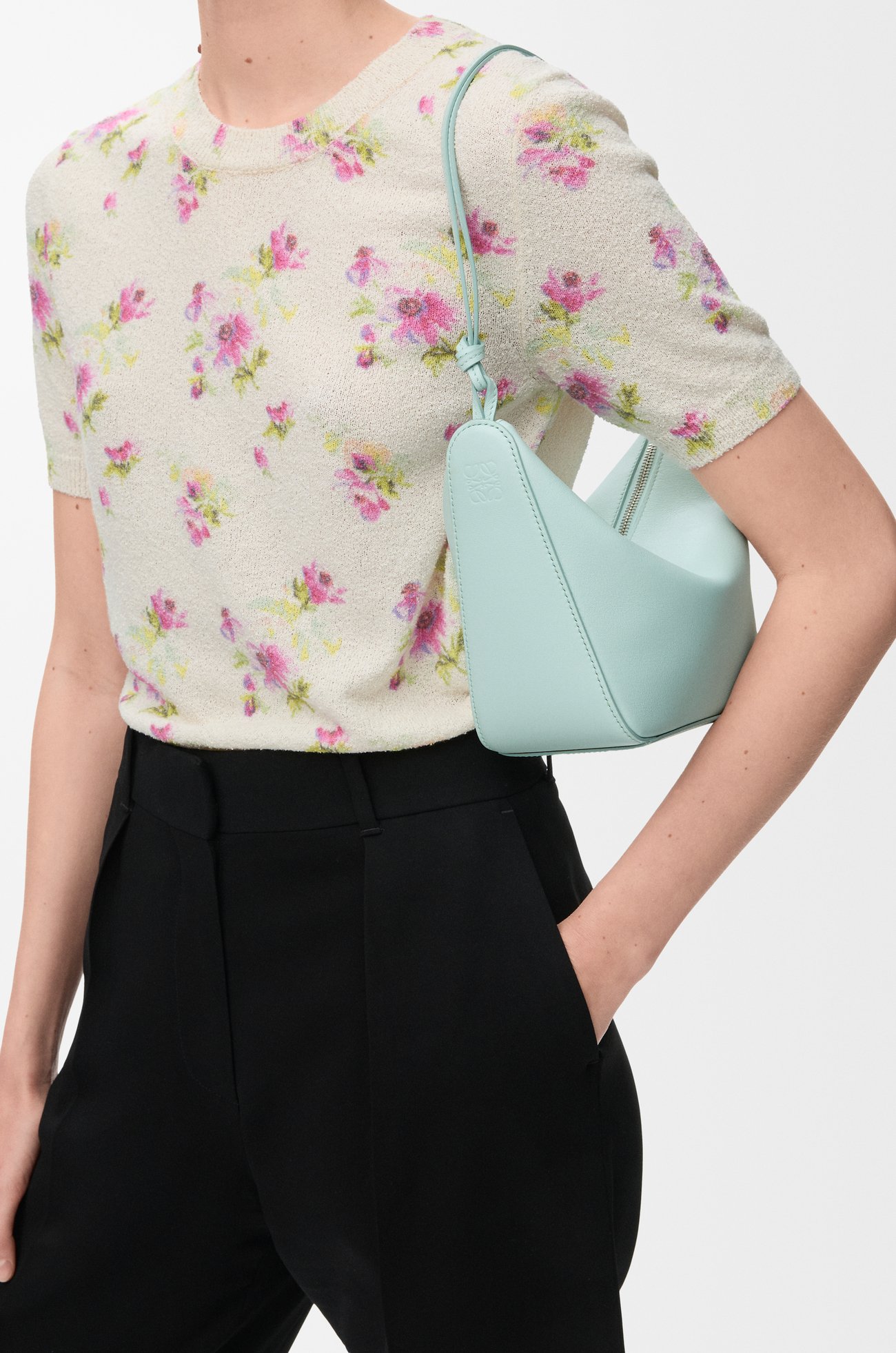 LOEWE ハンモック ホーボーバッグ ミニ（クラシックカーフ） フローズン