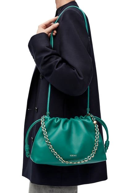 LOEWE Flamenco Handtasche aus samtigem Nappa-Lammleder Smaragdgrün plp_rd