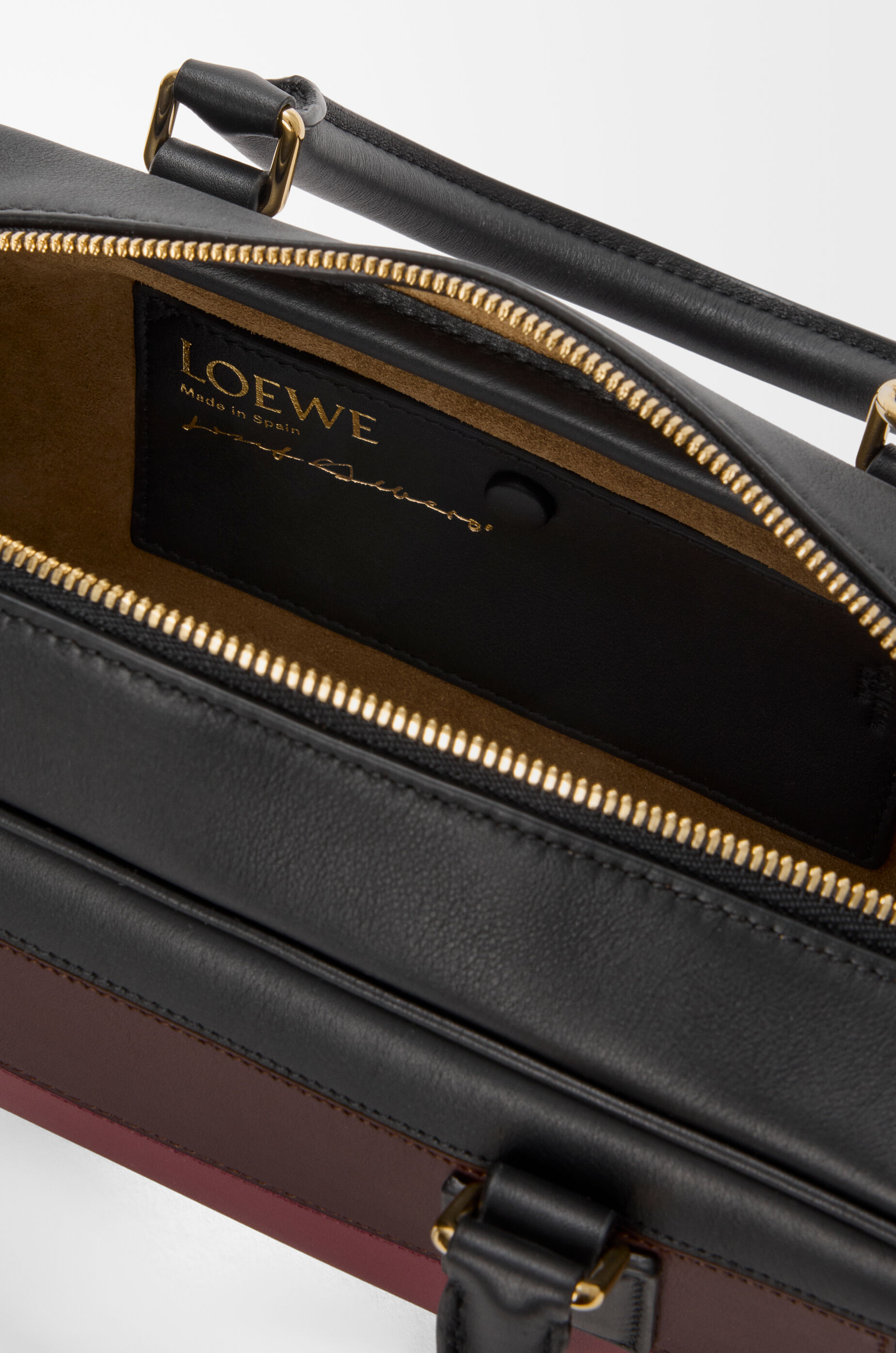 アマソナ23 クロップド バッグ（ナパカーフ） ブラック - LOEWE