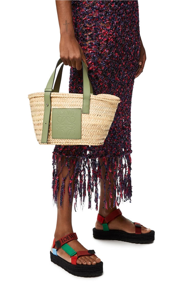 LOEWE Small Basket bag in palm leaf and calfskin Natural/Rosemary