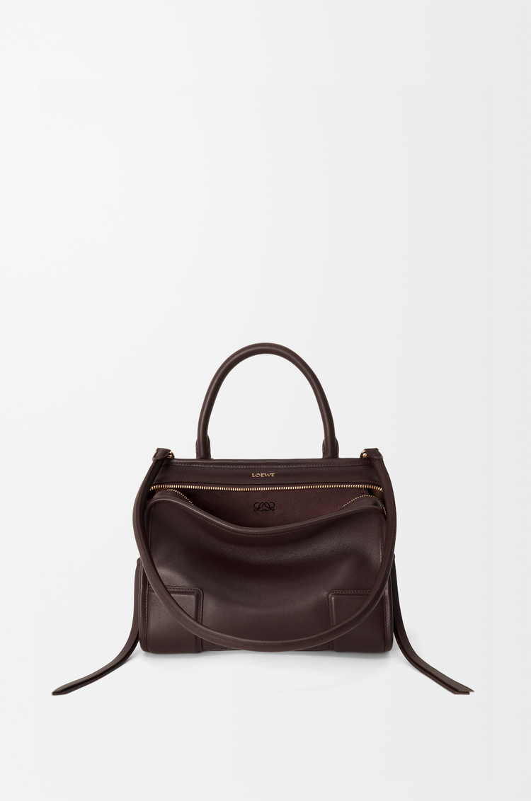 LOEWE Bolso Amazona 180 pequeño en piel de ternera suave Brownie Oscuro