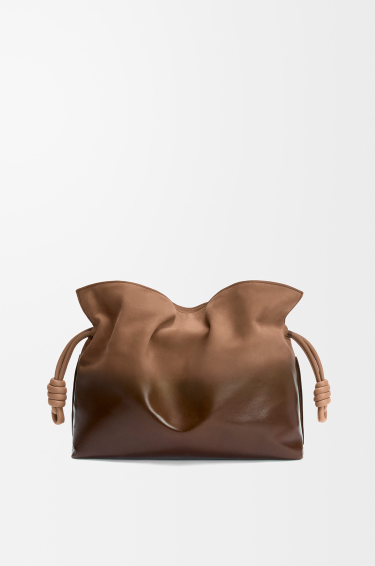 LOEWE 미디엄 플라멩코 클러치 - 그라데이션 페이턴트 누벅 모카