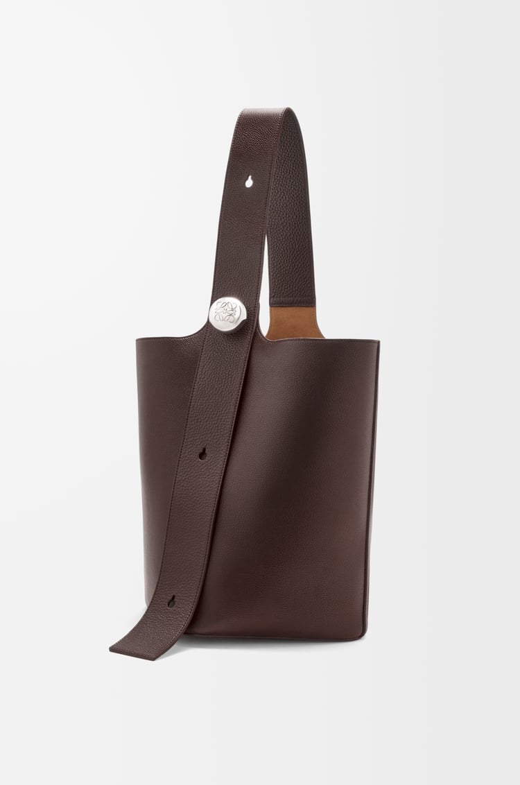 LOEWE Large Pebble bucket in supple grained calfskin Oxblood