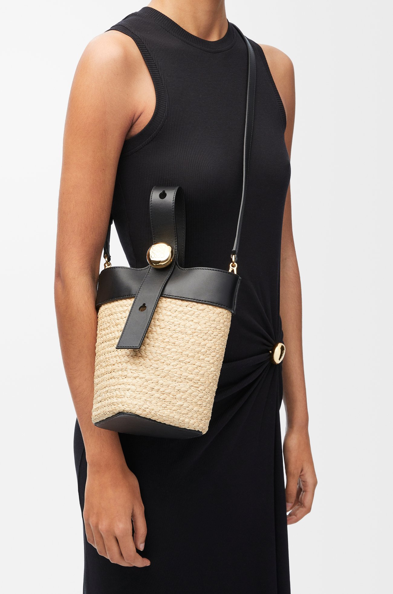 LOEWE Mini Pebble bucket in raffia and calfskin Natural/Black