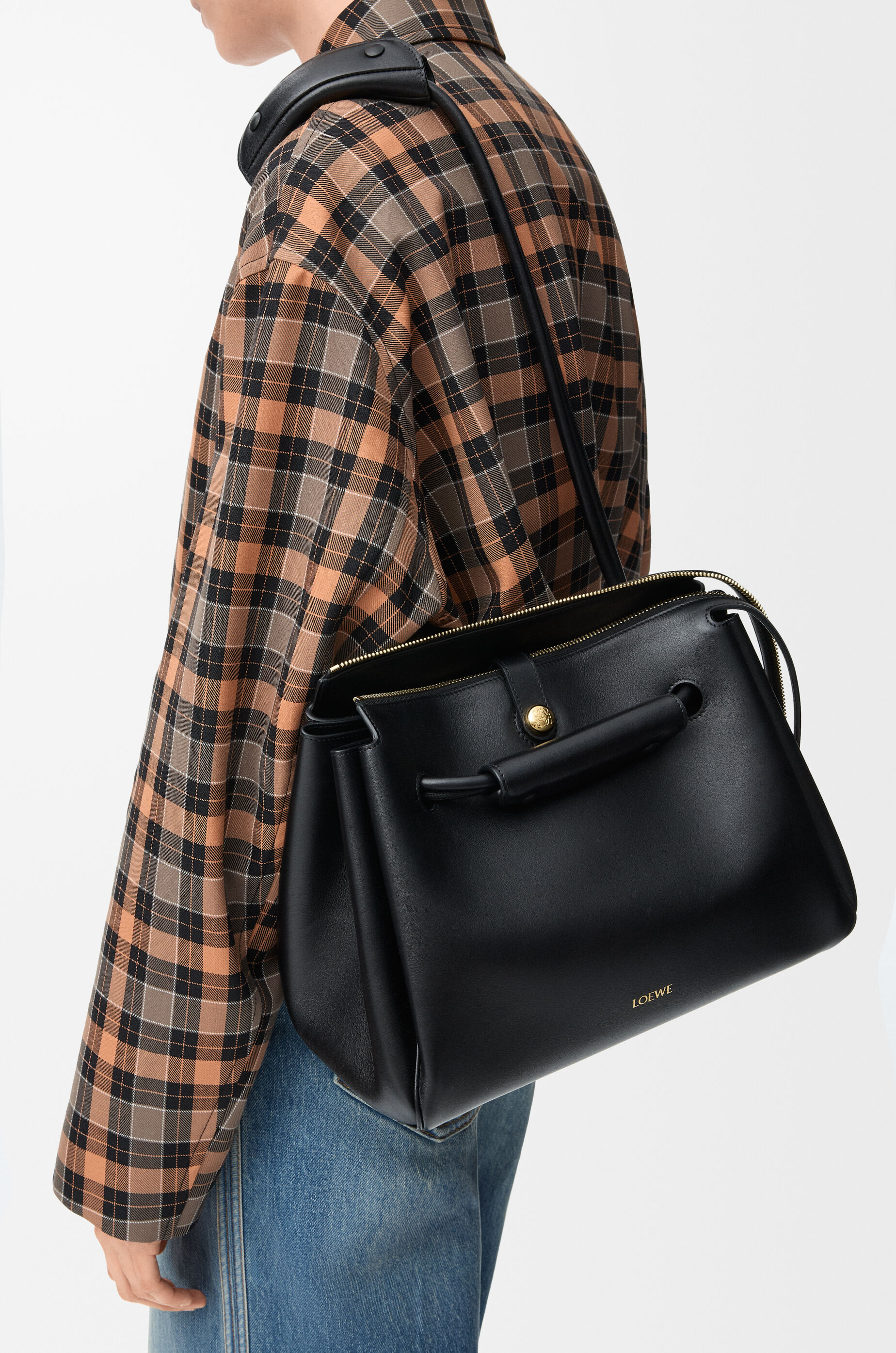 国内発送【LOEWE】マドリードバッグ（サプルカーフ） AANBAB2X01_8795_1F.jpg?sw=512&