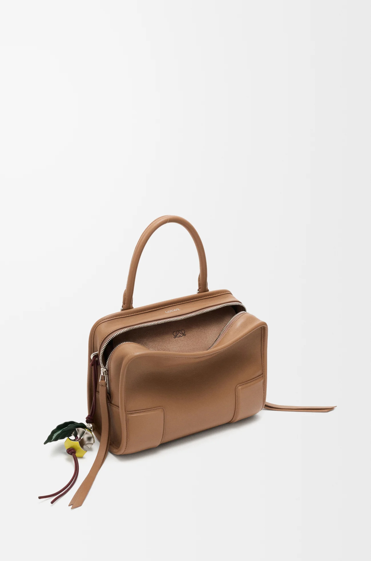 LOEWE Bijou de sac pomme en laiton et cuir de veau Vert/Argent