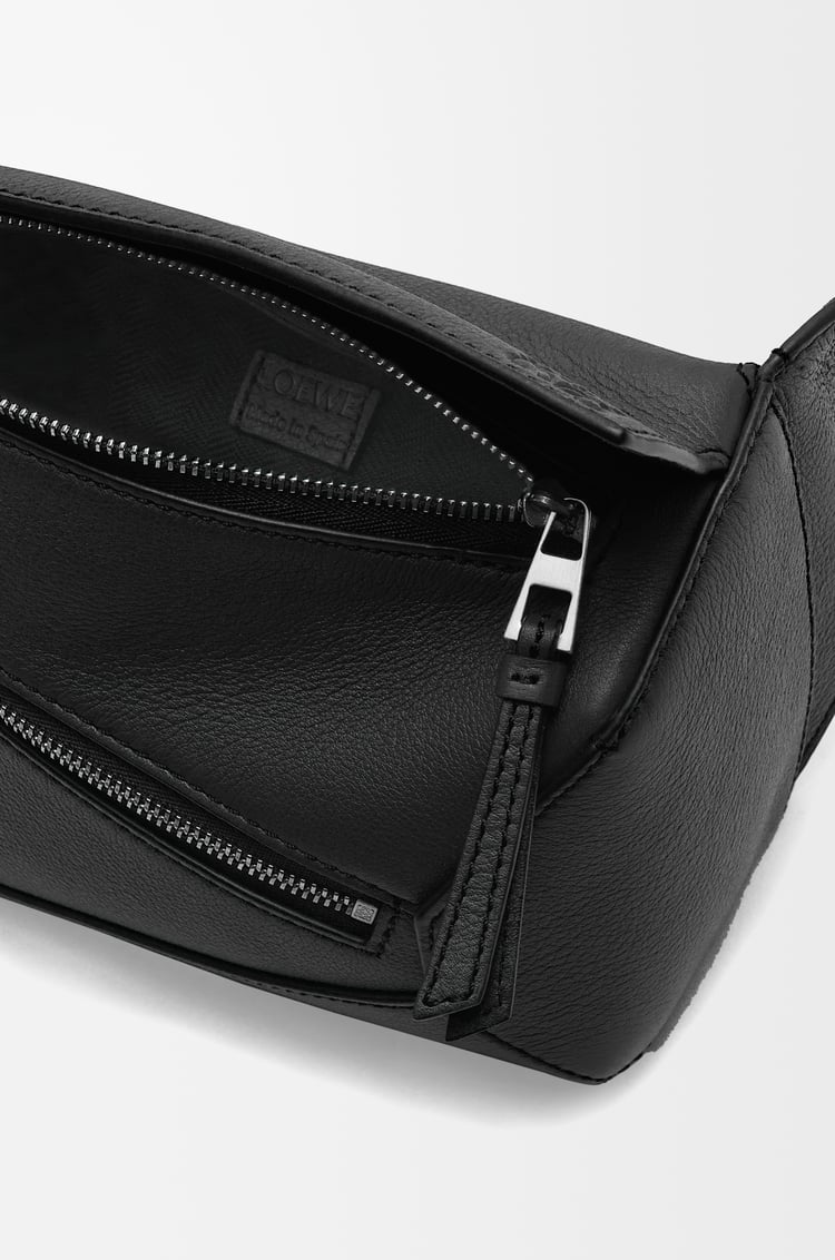 LOEWE Riñonera Puzzle mini en piel de ternera Negro