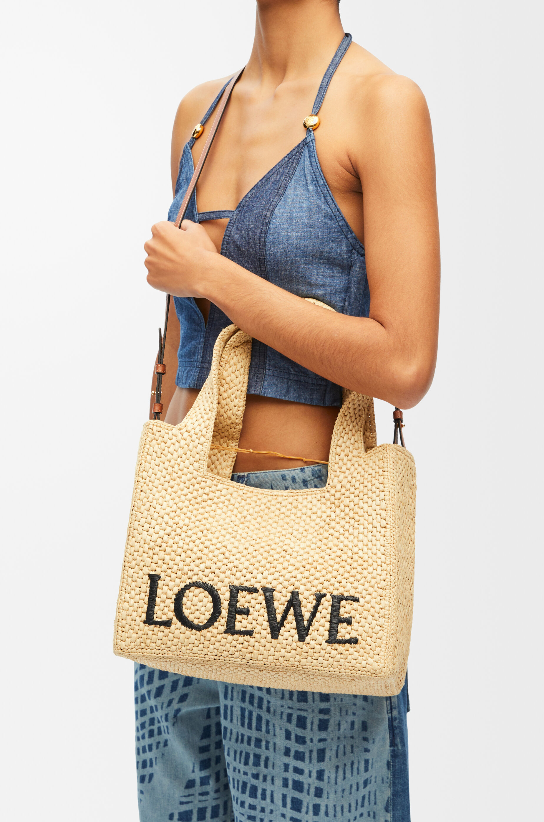 トートバッグ LOEWE LOEWE Font medium tote bag in raffia Medium LOEWE Font tote in raffia Beige - LOEWE