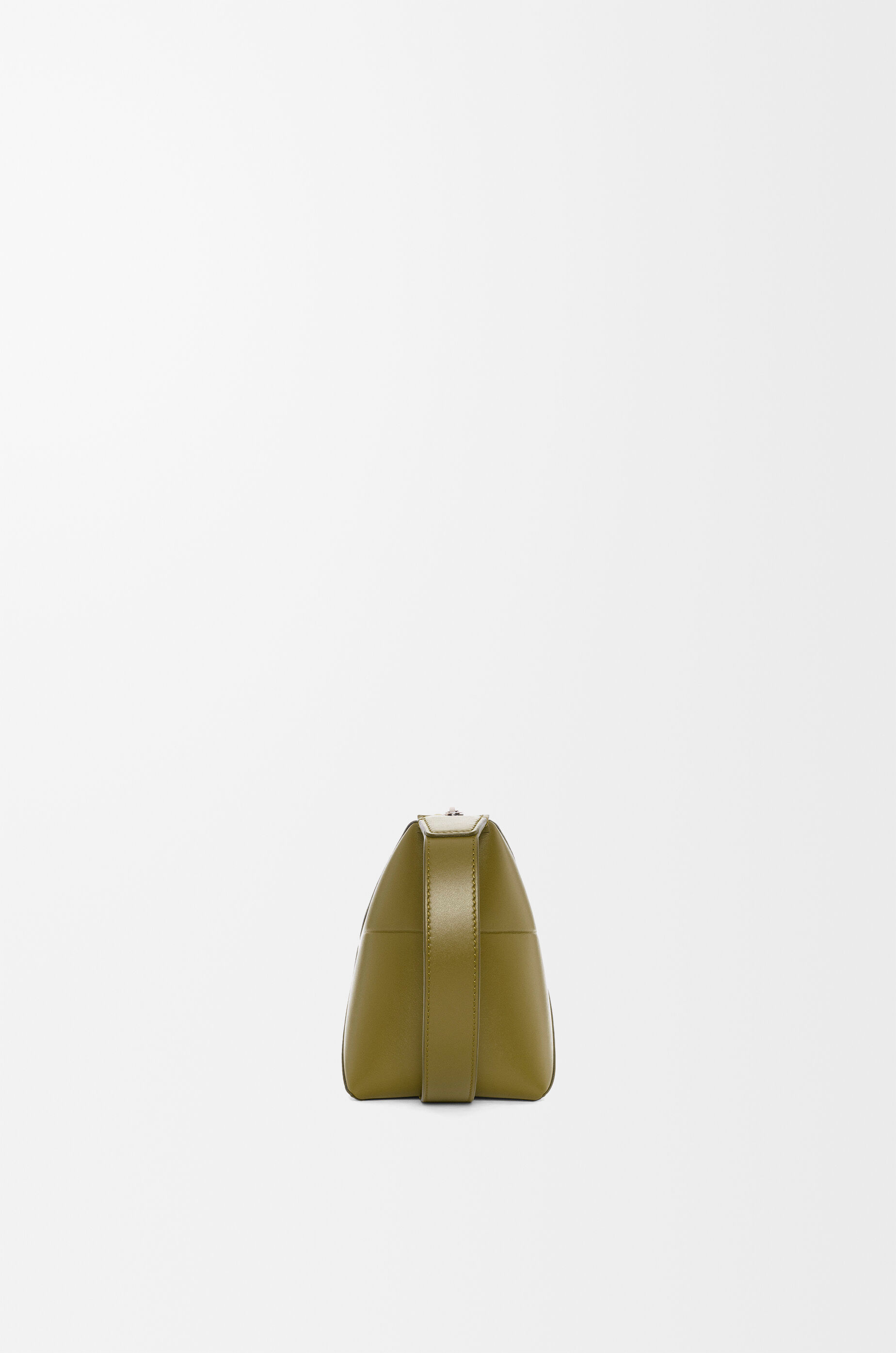 ★関税・送料込み【LOEWE】パズル フォルド ウォッシュ バッグ 関税負担なし♪LOEWE パズルフォルド ウォッシュバッグ (LOEWE