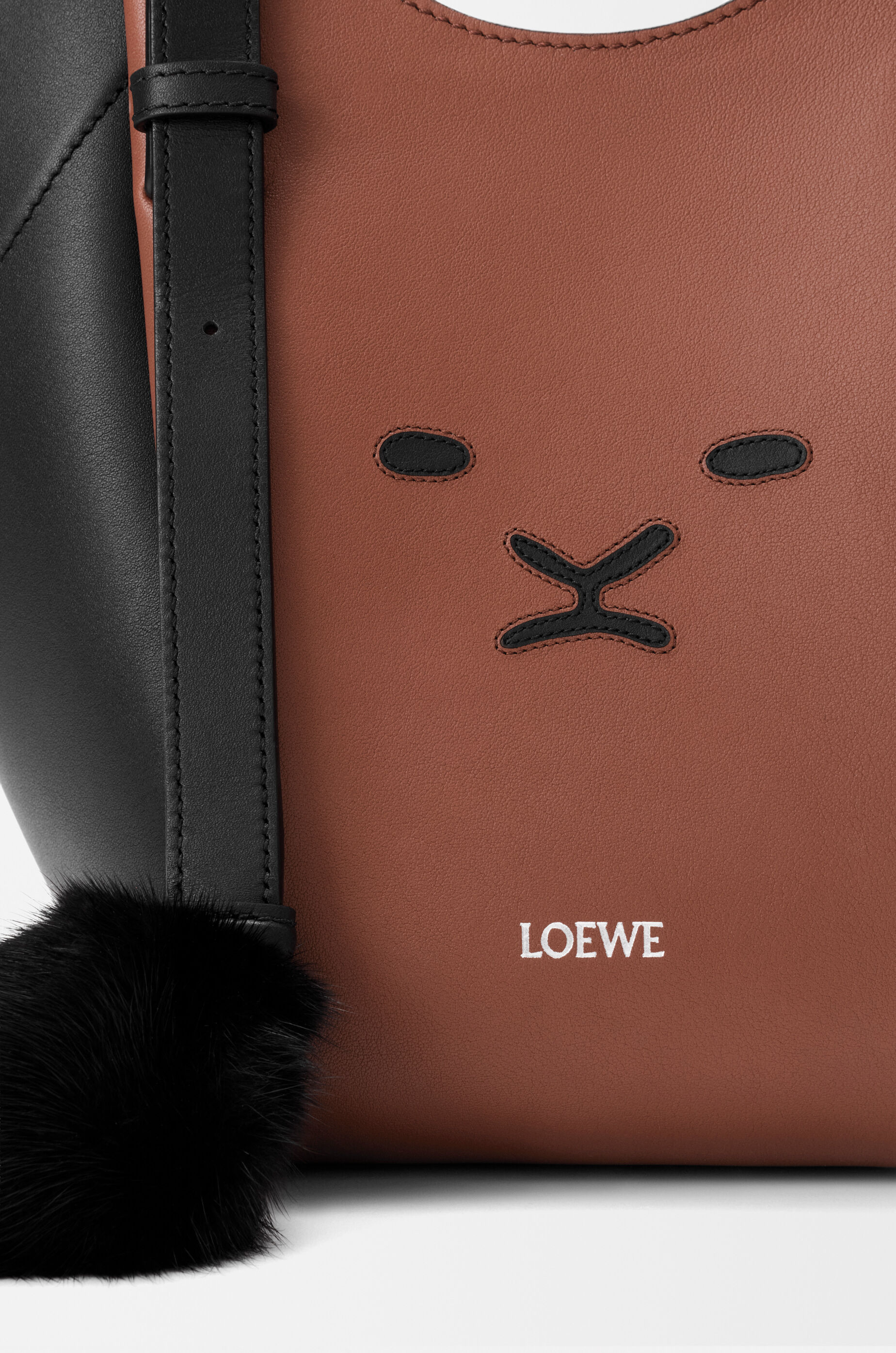 Lion Intarsio Hammock Flip bag in calfskin Black - LOEWE APAC