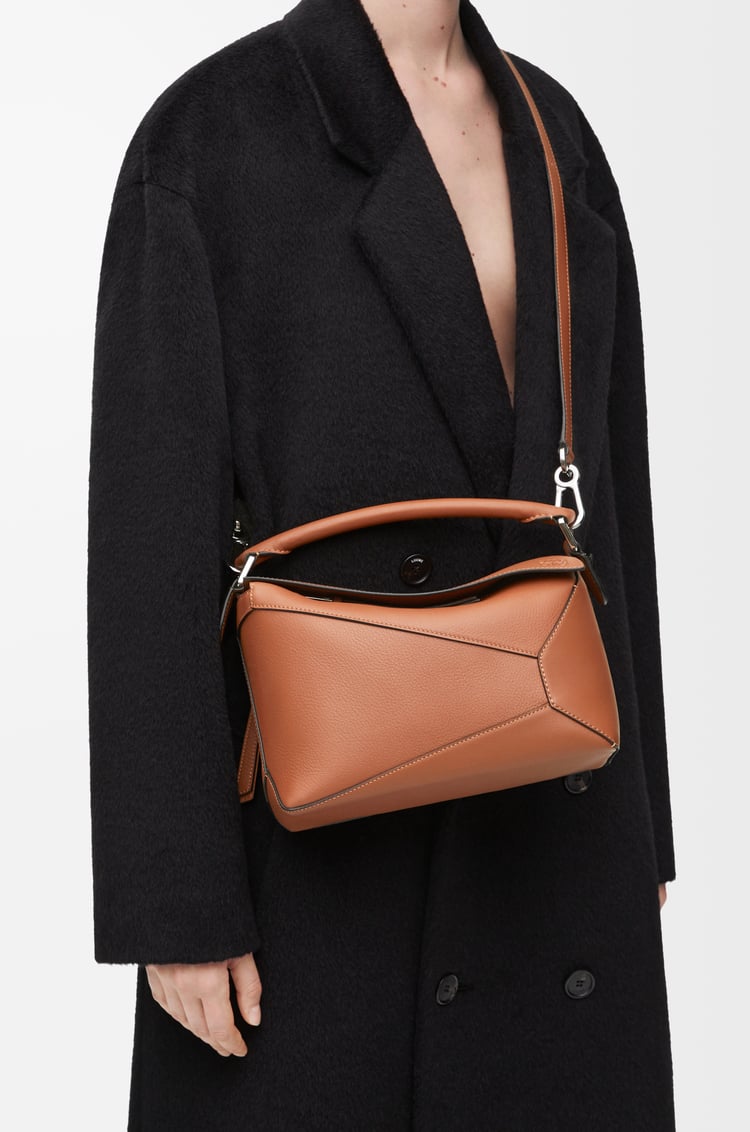 LOEWE Bolso Puzzle Edge pequeño en piel de ternera Marrón Claro