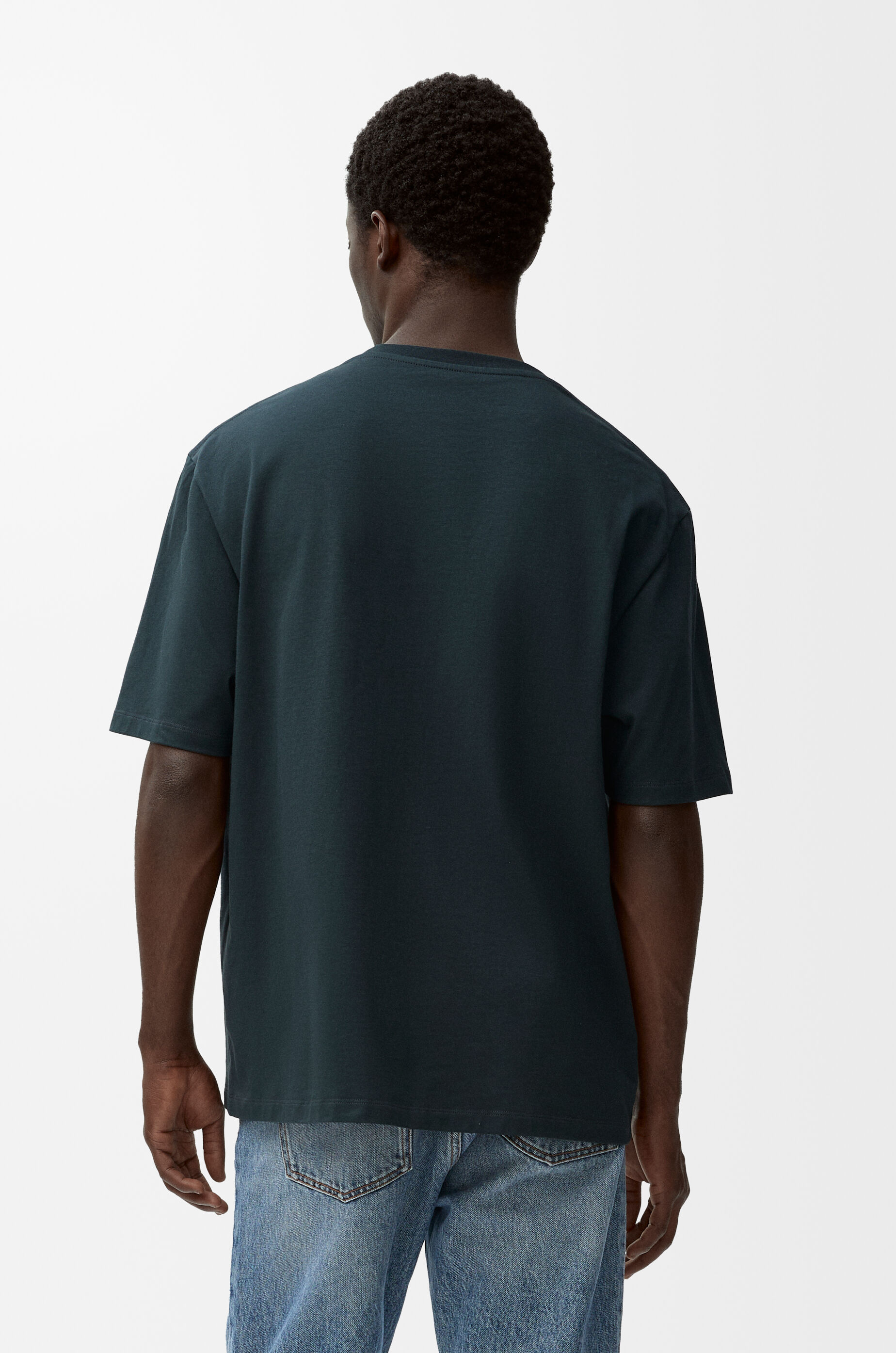 連載「憧れの逸品」No.262 夏に映えるロエベのTシャツ。 | news
