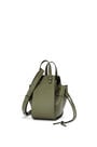 LOEWE 迷你经典牛皮革 Hammock 抽绳手袋 Avocado Green