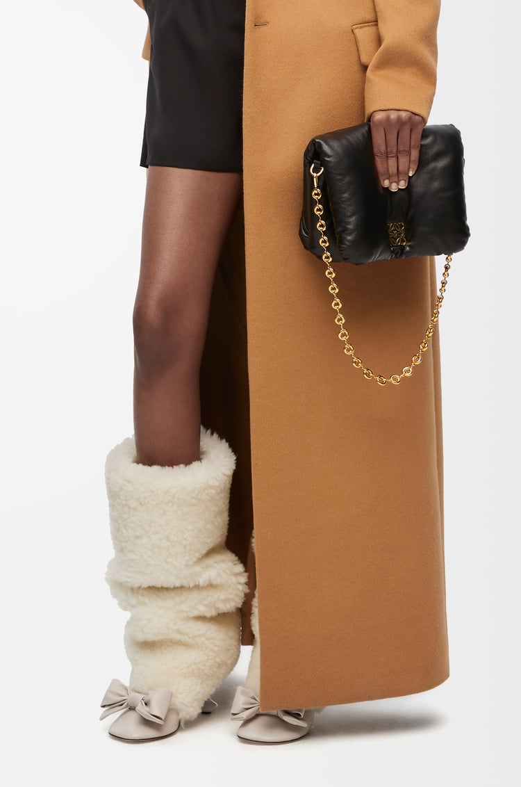 LOEWE Bolso Goya Puffer mediano en piel napa de cordero Negro