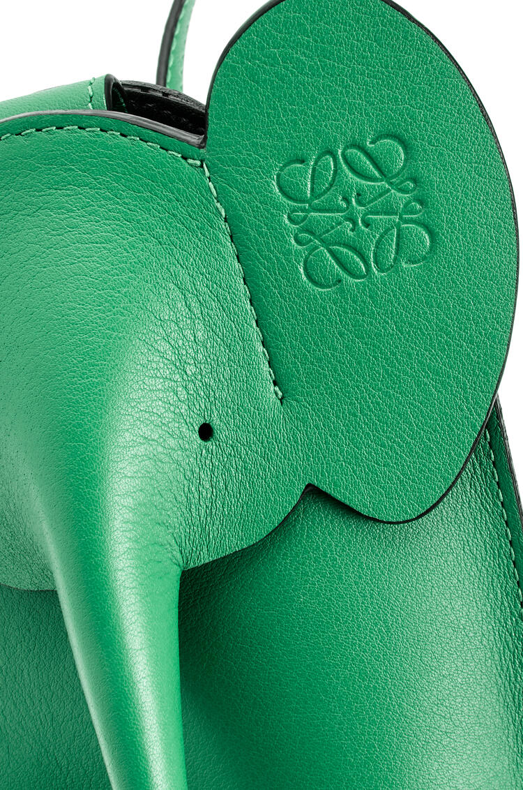 LOEWE Elephant Pocket in classic calfskin Jungle Green pdp_rd
