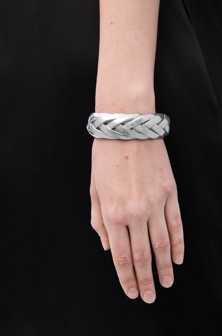 LOEWE Amplio brazalete trenzado en plata de ley Plata
