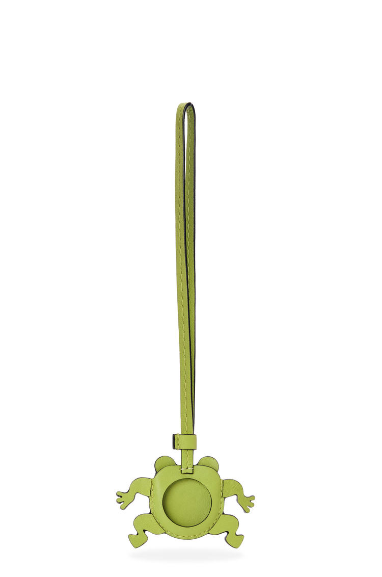 LOEWE Frog Airtag case in classic calfskin and brass Green/Yellow