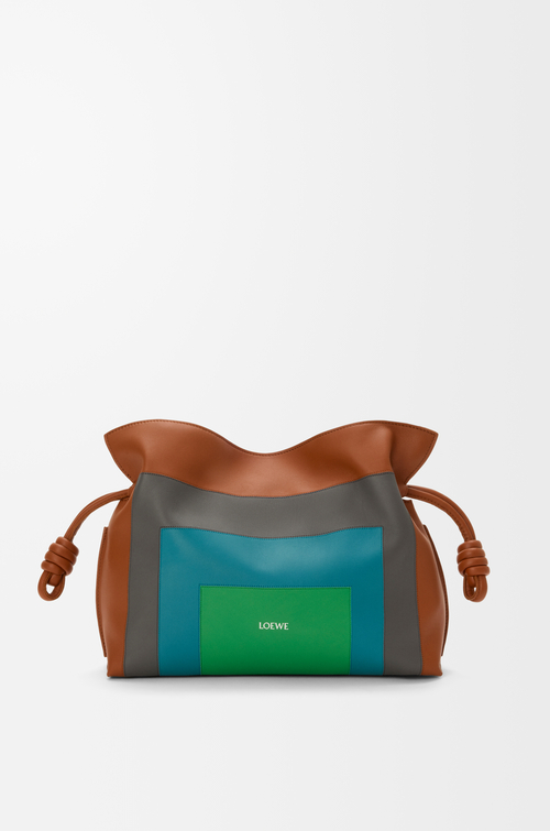 LOEWE 미디엄 플라멩코 클러치 - 나파 카프스킨 캐러멜/브라이트 그린