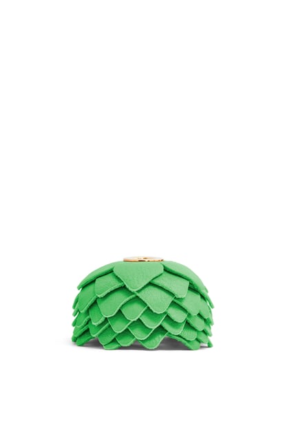 LOEWE Small flower charm in calfskin and brass Apple Green plp_rd