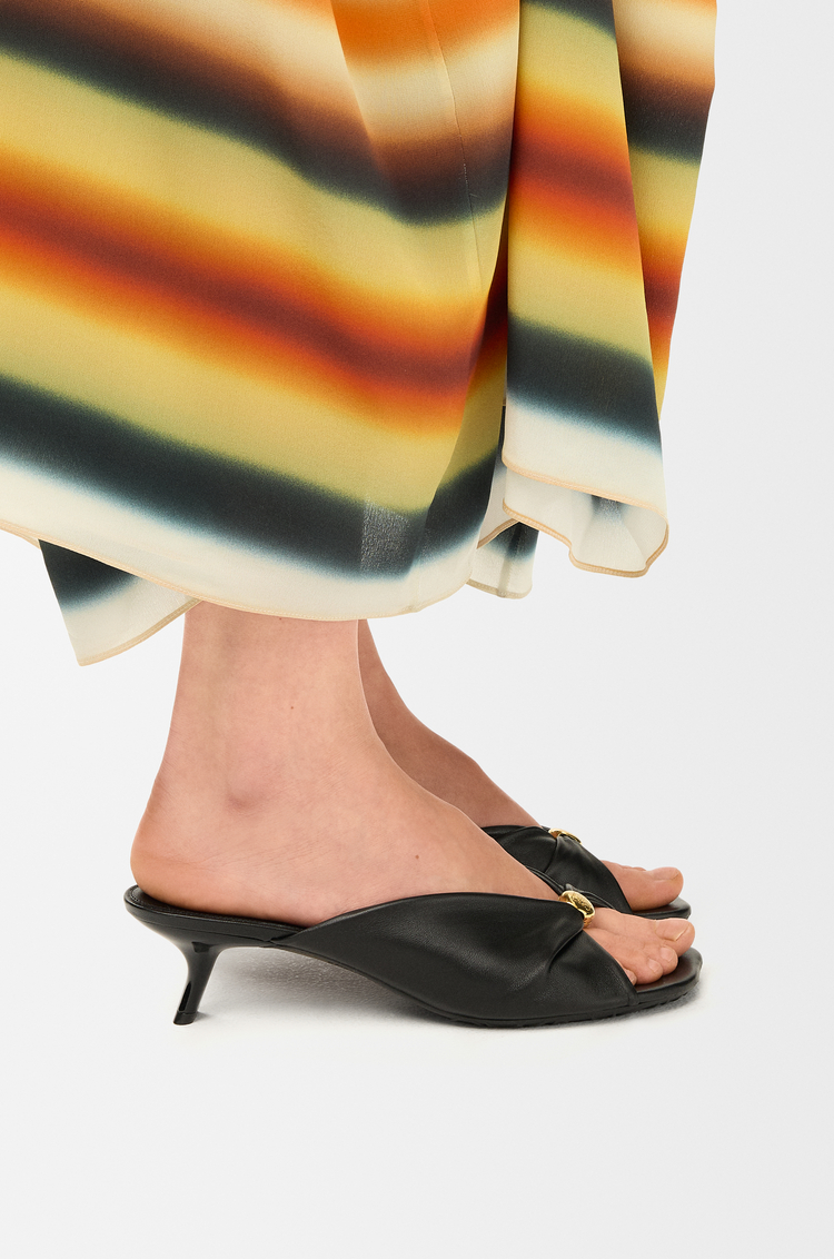 LOEWE 纳帕羊皮革 Pebble Soft 凉鞋 黑色