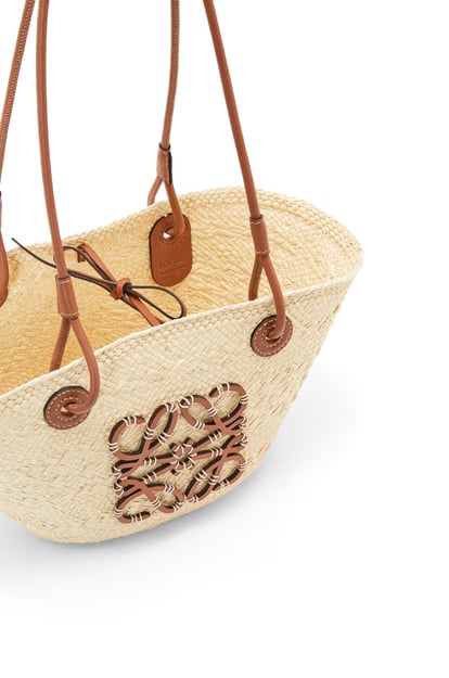 LOEWE 小号伊拉卡棕榈纤维和牛皮革 Anagram Basket 手袋 Natural/Tan plp_rd