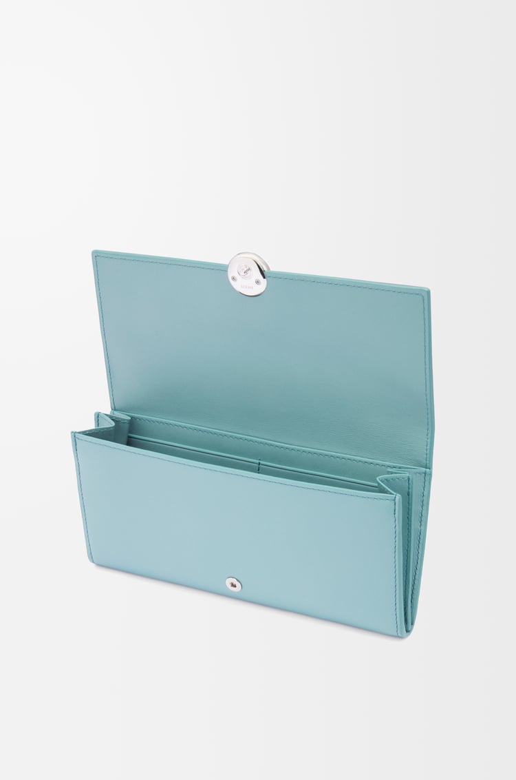 LOEWE Cartera continental Pebble en piel napa de ternera Agua