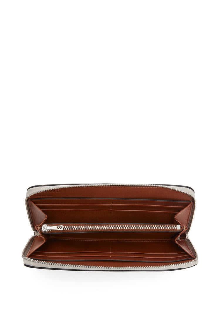 LOEWE Brand zip around wallet in classic calfskin Light Oat/Tan