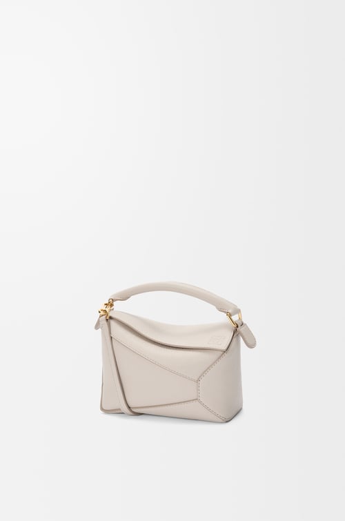 LOEWE 迷你柔软粒面牛皮革 Puzzle 手袋 浅轻灵灰