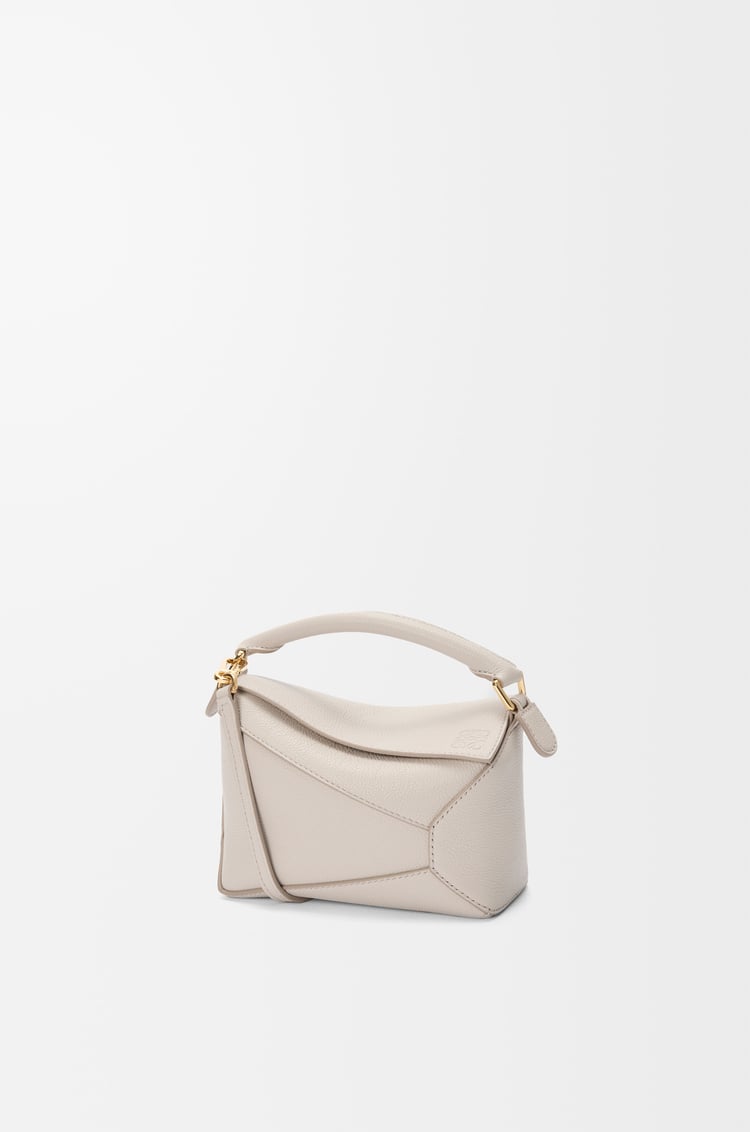 LOEWE 迷你柔软粒面牛皮革 Puzzle 手袋 浅轻灵灰
