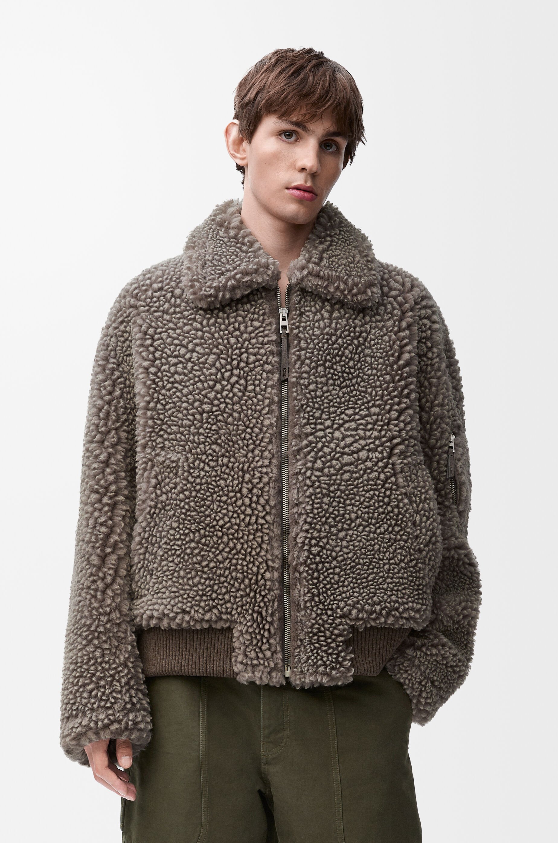 全国どこでも送料無料！ ジャケット（シアリング） LOEWE - グレー ジャケット・アウター
