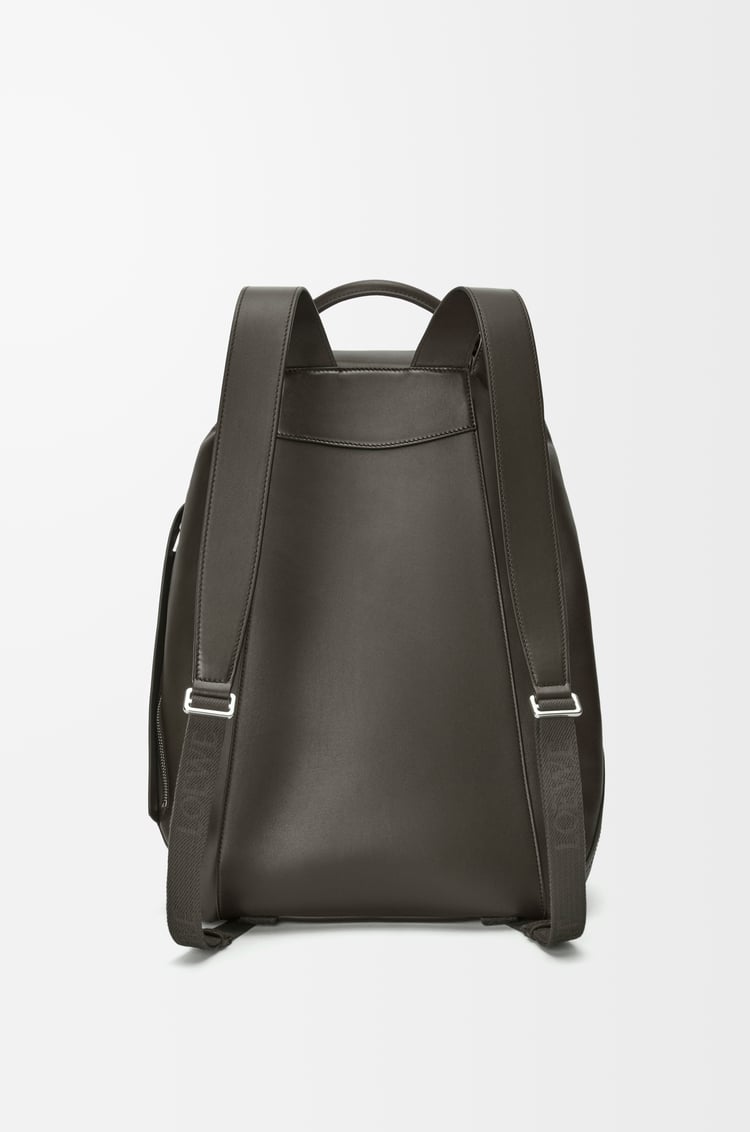 LOEWE フラメンコ バックパック（シャイニーサプルカーフ） ダークグレー