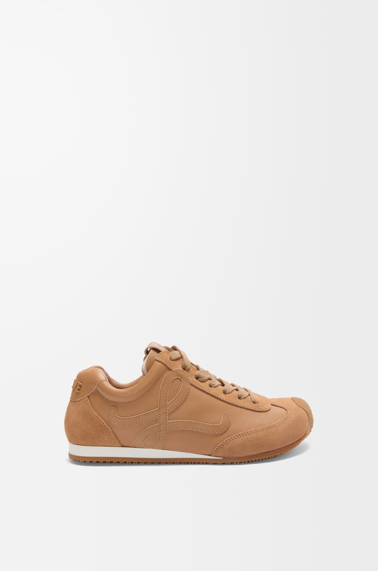 LOEWE Zapatilla Ballet Runner 2.0 en piel de ternera Canela