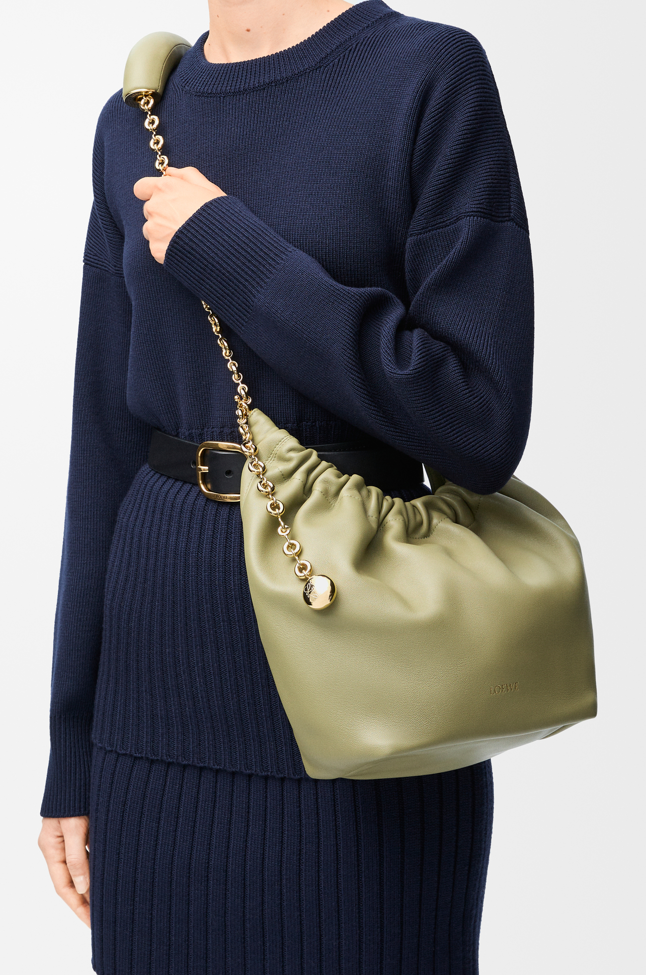 LOEWE Bolso Squeeze pequeño en piel napa de cordero Verde Eucalipto
