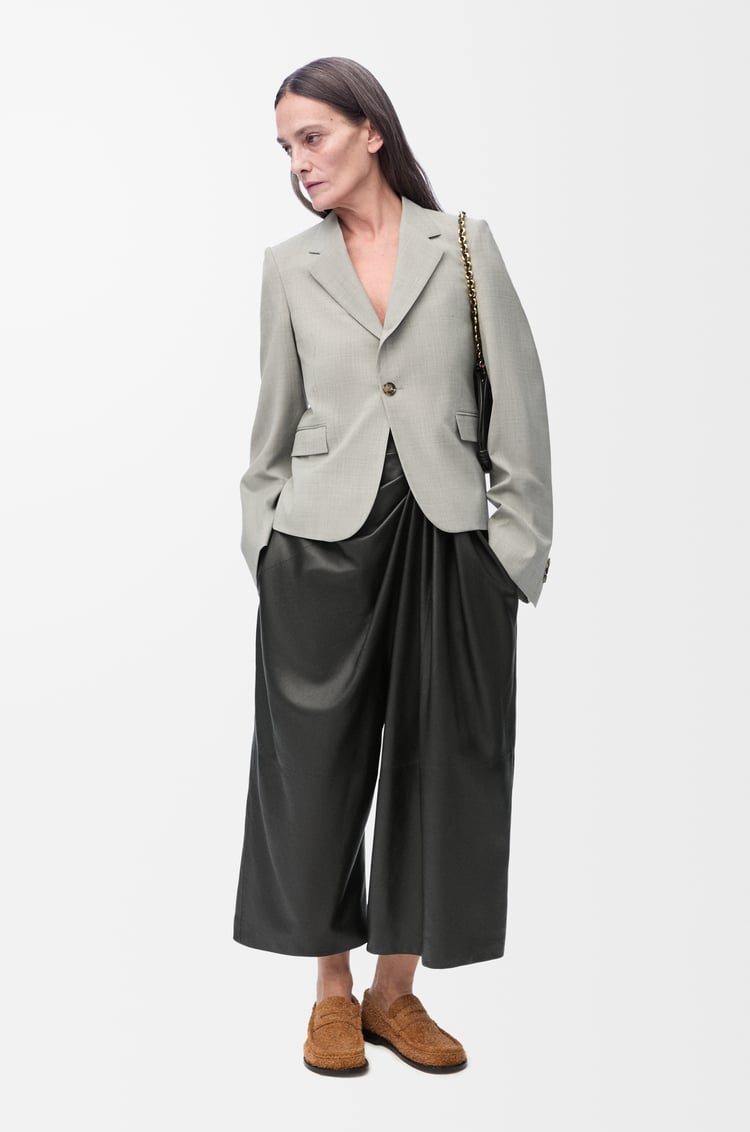 LOEWE Pantalón cropped drapeado en piel napa de cordero Negro