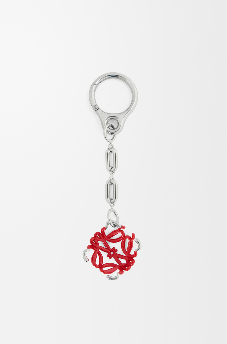 LOEWE Charm Scarabeo Anagram Plateado/Rojo