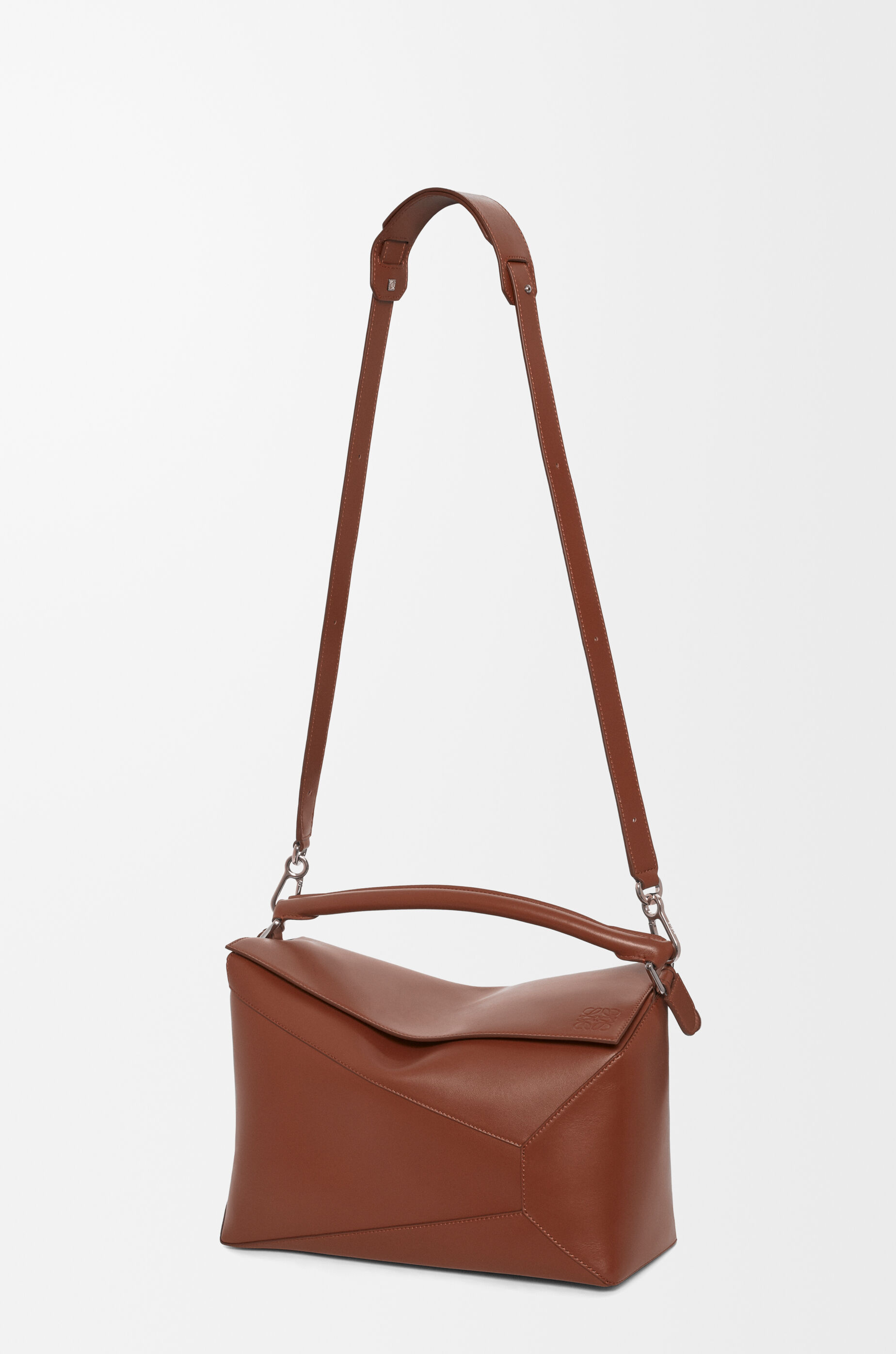 パズルバッグ ラージ（シャイニーカーフ） レッド - LOEWE