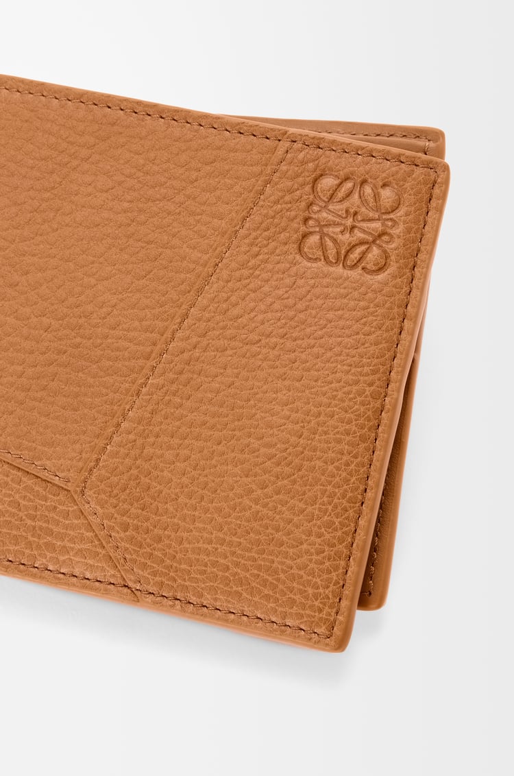 LOEWE 柔軟粒面小牛皮 Puzzle 雙摺錢包 淺峽谷棕色