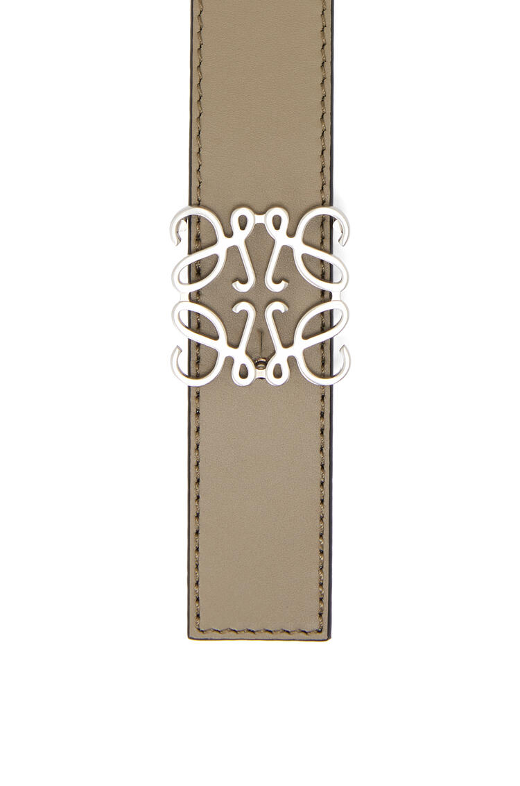 LOEWE Cinturón en piel de ternera lisa con anagrama Verde Laurel/Griz Ceniza/Palad pdp_rd