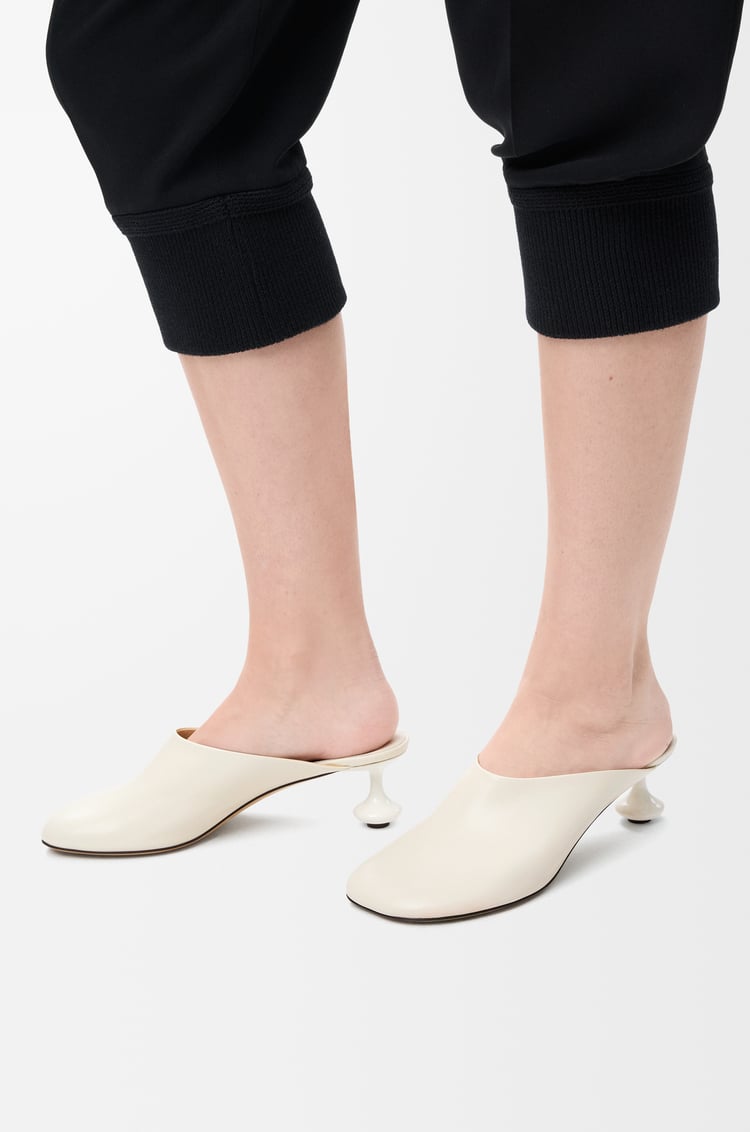 LOEWE Mule Toy en piel de cabra Blanco