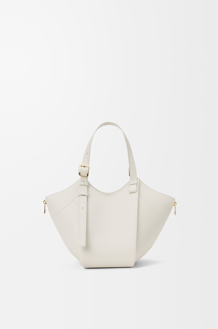 LOEWE ハンモック フリップ バッグ（クラシックカーフ） ソフトホワイト