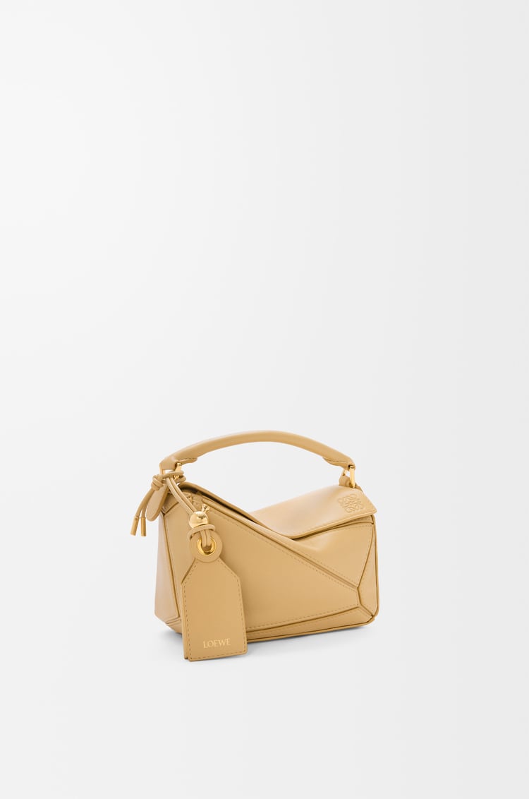 LOEWE フェザーライト パズルバッグ ミニ（ナパラム） ダークバター