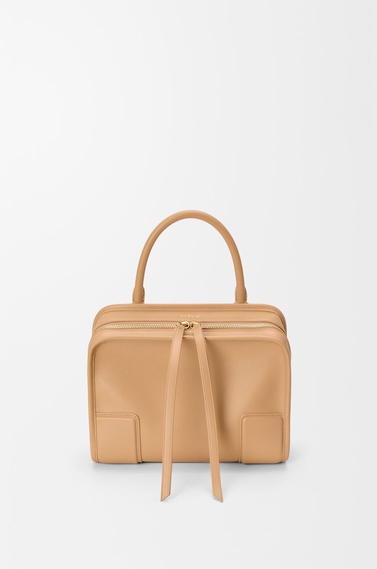 LOEWE 小号柔软牛皮革 Amazona 180 手袋 丝绸米色/芥末色