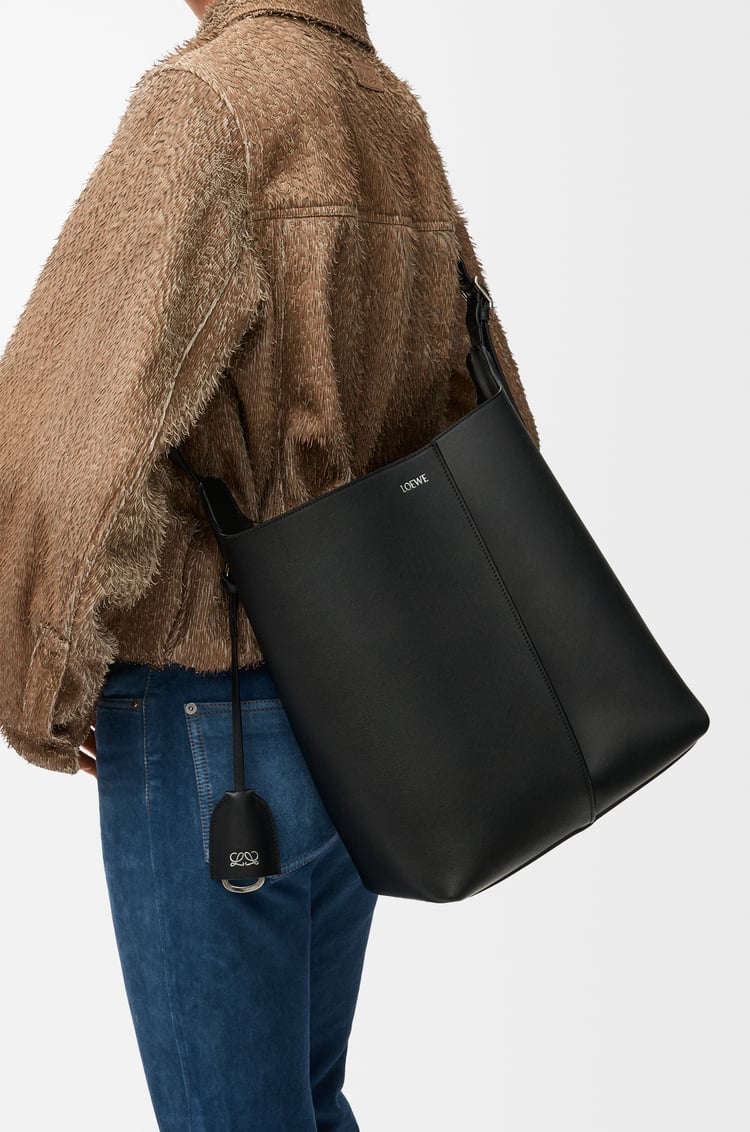 LOEWE Large Bilbao bucket in smooth calfskin Negro