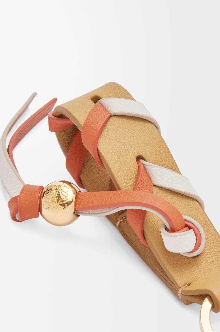 LOEWE Llavero trenzado en piel de ternera Blanco Suave/Naranja Arce