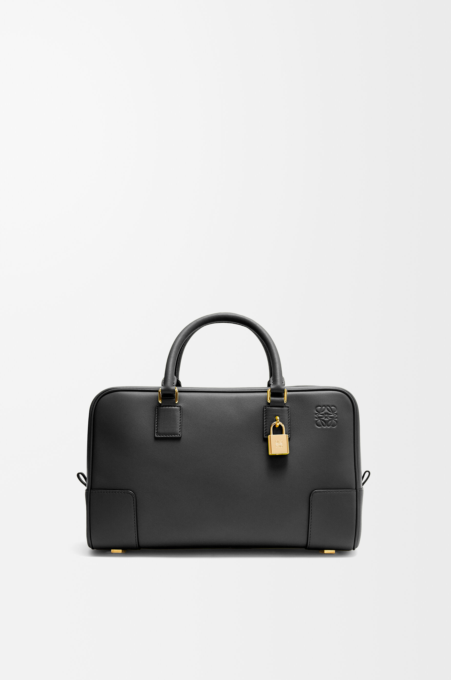 アマソナ28 バッグ（ナパカーフ） ブラック - LOEWE